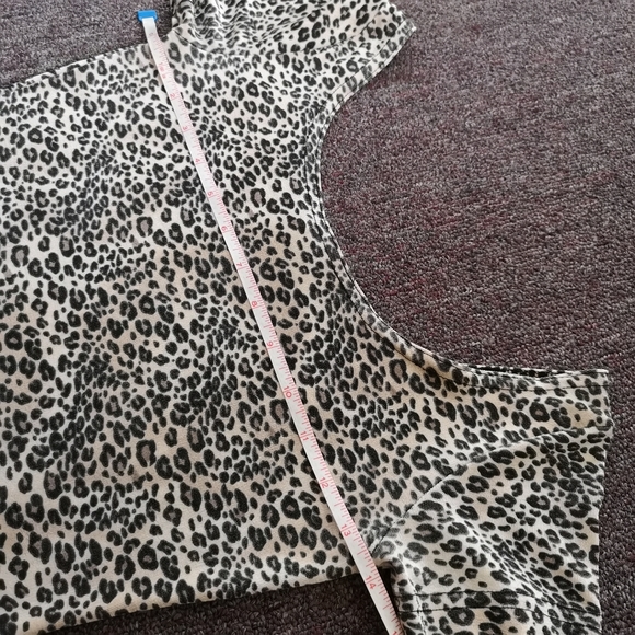 🔵 3/$30 Cheetah Print Women's Shirt - Picture 7 of 11